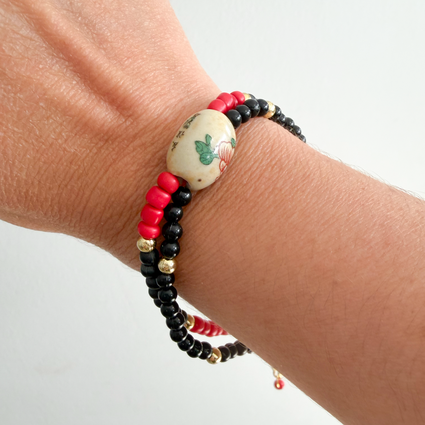 Vintage Floral Bead Black & Red Beaded Bracelet